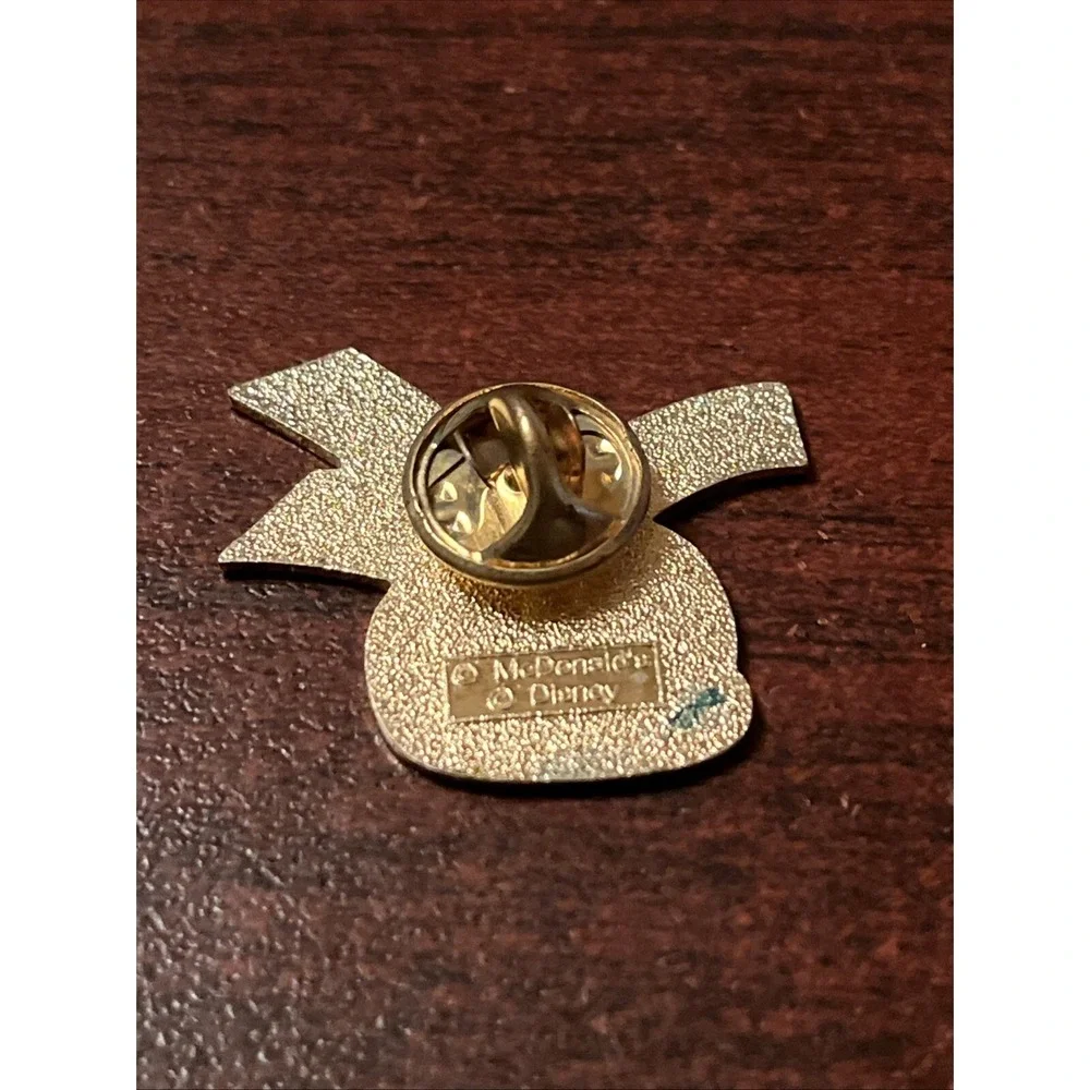McDonald's Crew 2001 Ask Me How To Win A Million Employee Lapel‎ Hat Pin